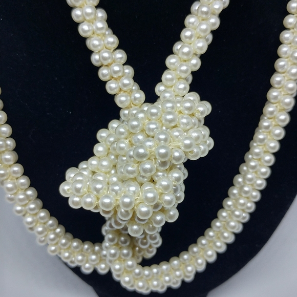 Pearl Necklace - Picture 3 of 8